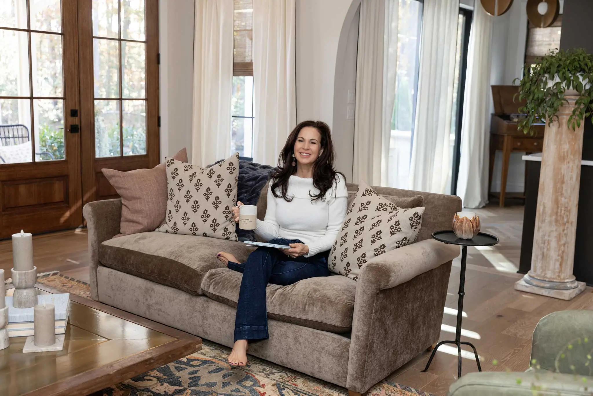 Kari Sofa With Coffee